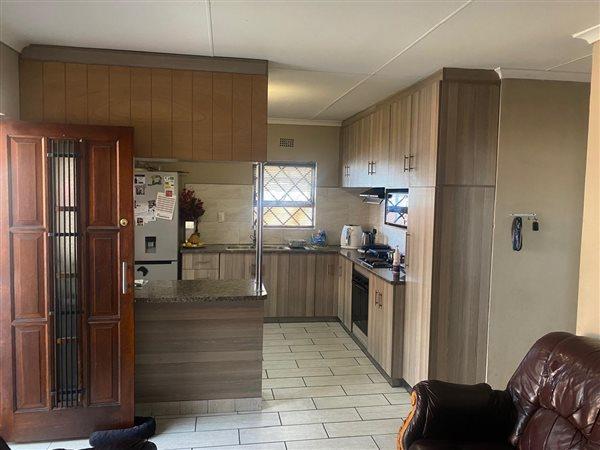 5 Bedroom Property for Sale in Rondevlei Park Western Cape